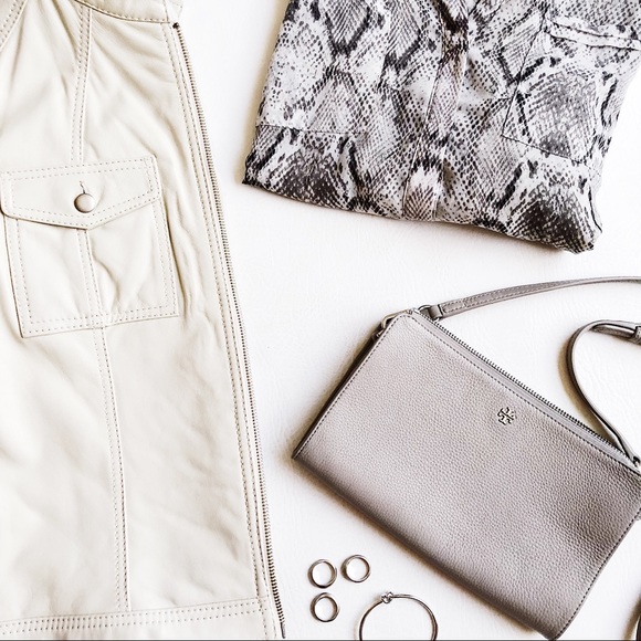 Tory Burch Handbags - Tory Burch Robinson Leather Crossbody Purse